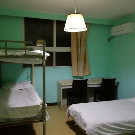 25°C Four Season Youth Hostel Циндао Экстерьер фото