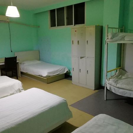 25°C Four Season Youth Hostel Циндао Экстерьер фото