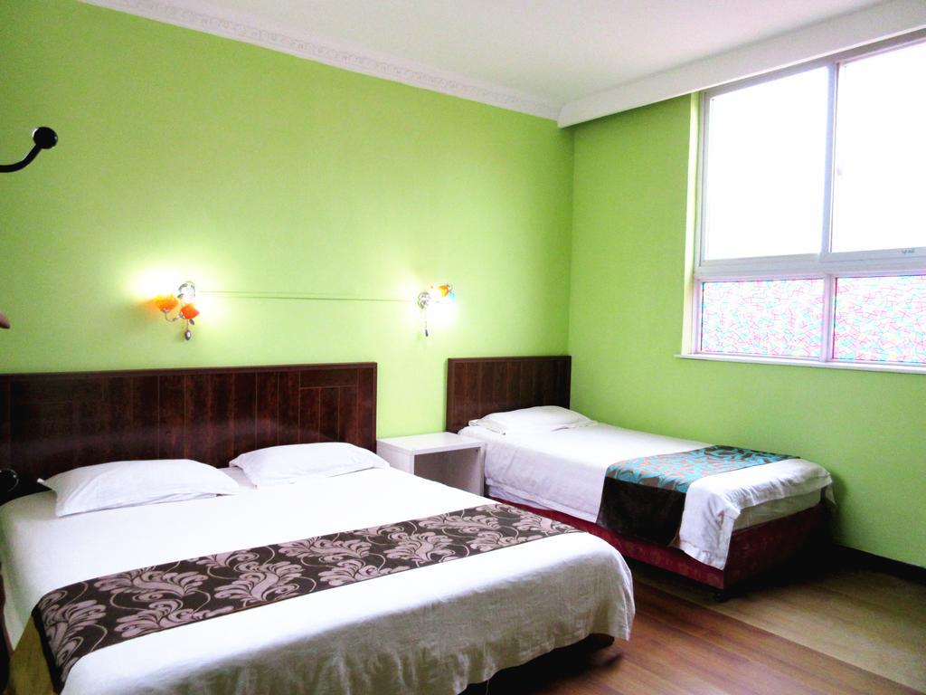 25°C Four Season Youth Hostel Циндао Экстерьер фото