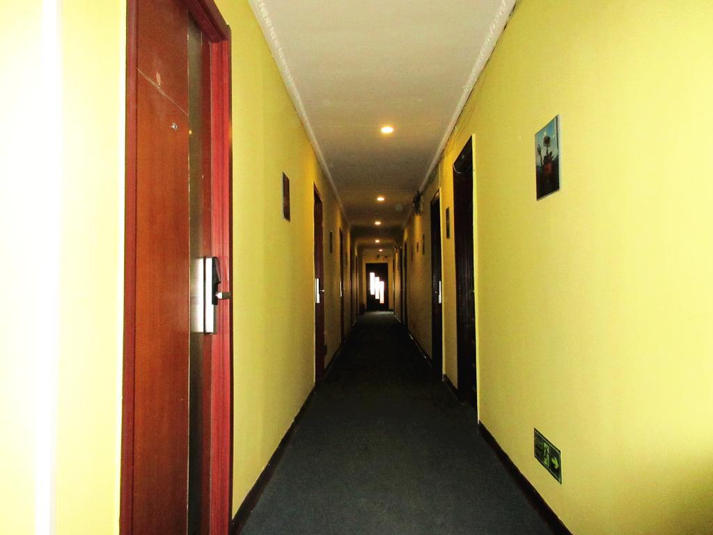 25°C Four Season Youth Hostel Циндао Экстерьер фото