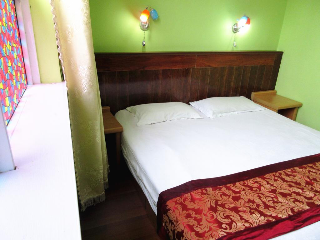 25°C Four Season Youth Hostel Циндао Экстерьер фото
