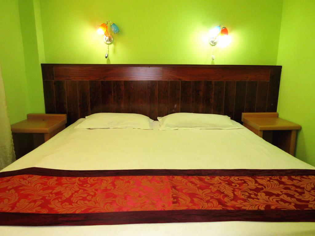 25°C Four Season Youth Hostel Циндао Экстерьер фото