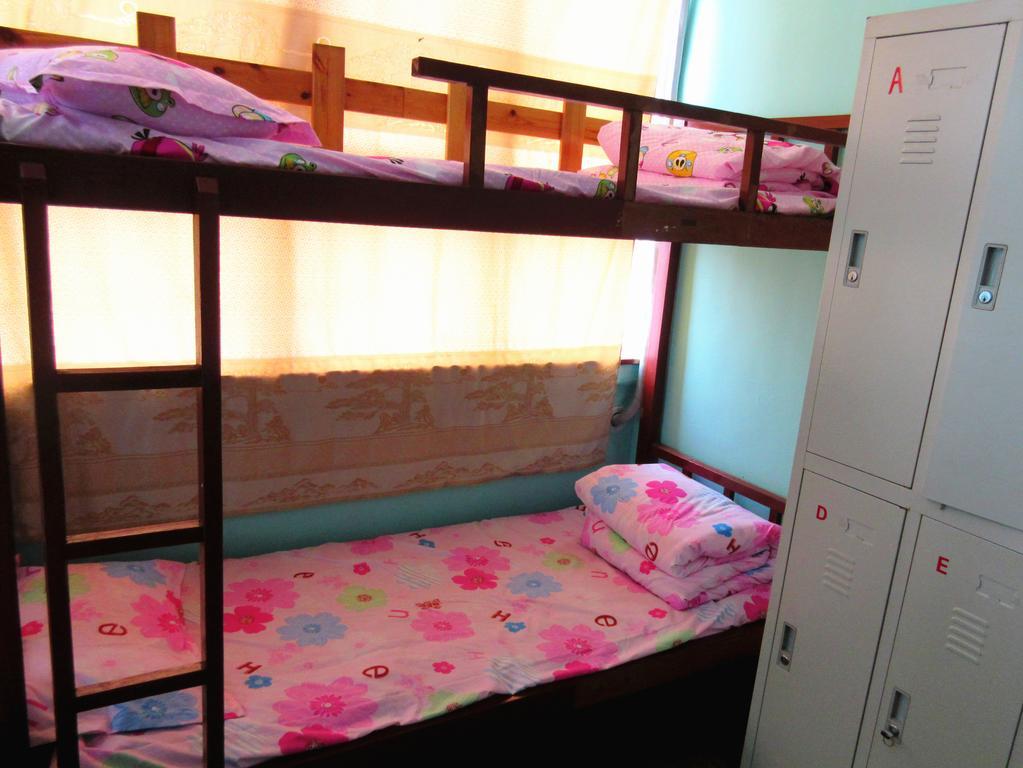 25°C Four Season Youth Hostel Циндао Номер фото