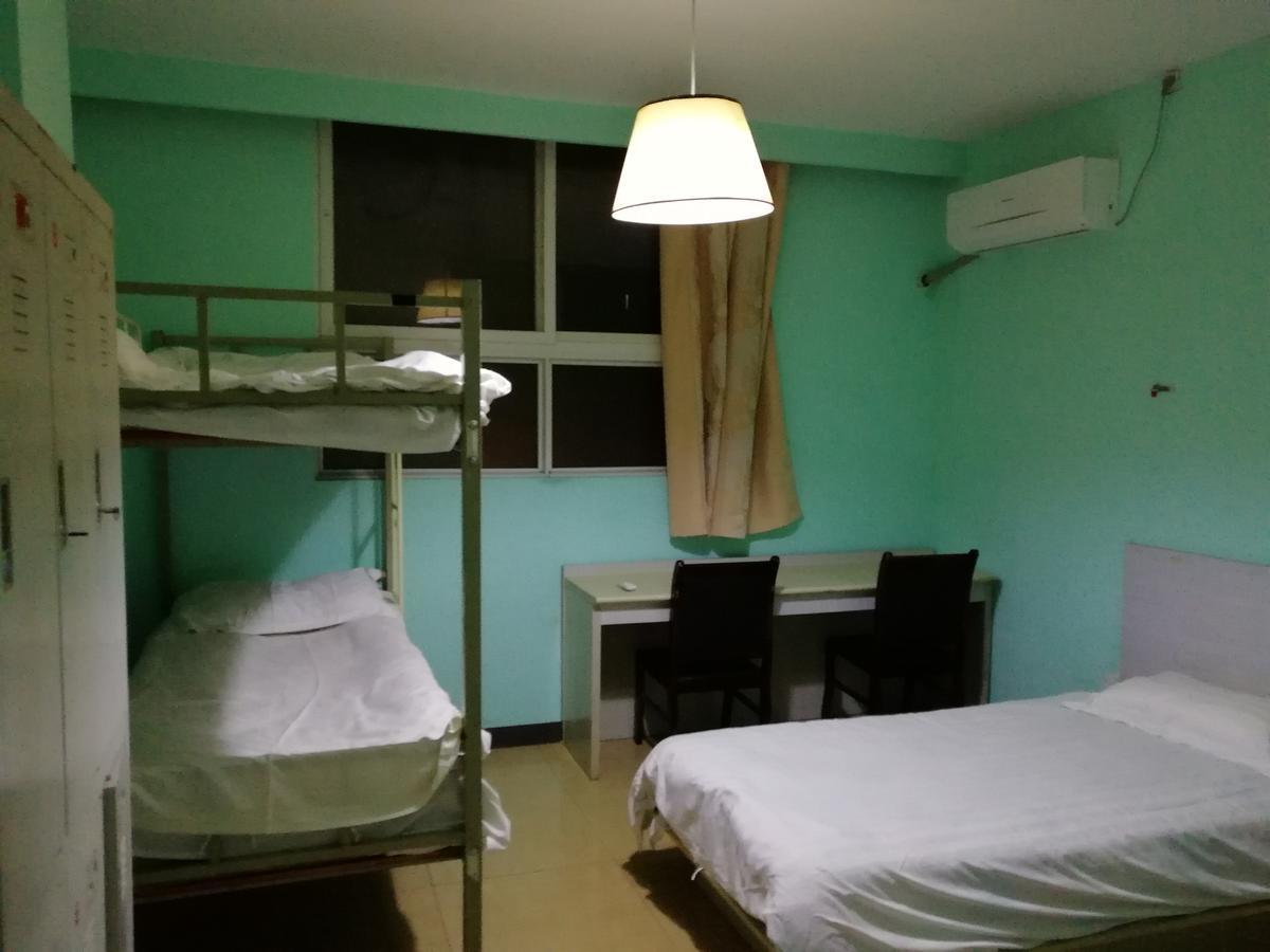 25°C Four Season Youth Hostel Циндао Экстерьер фото